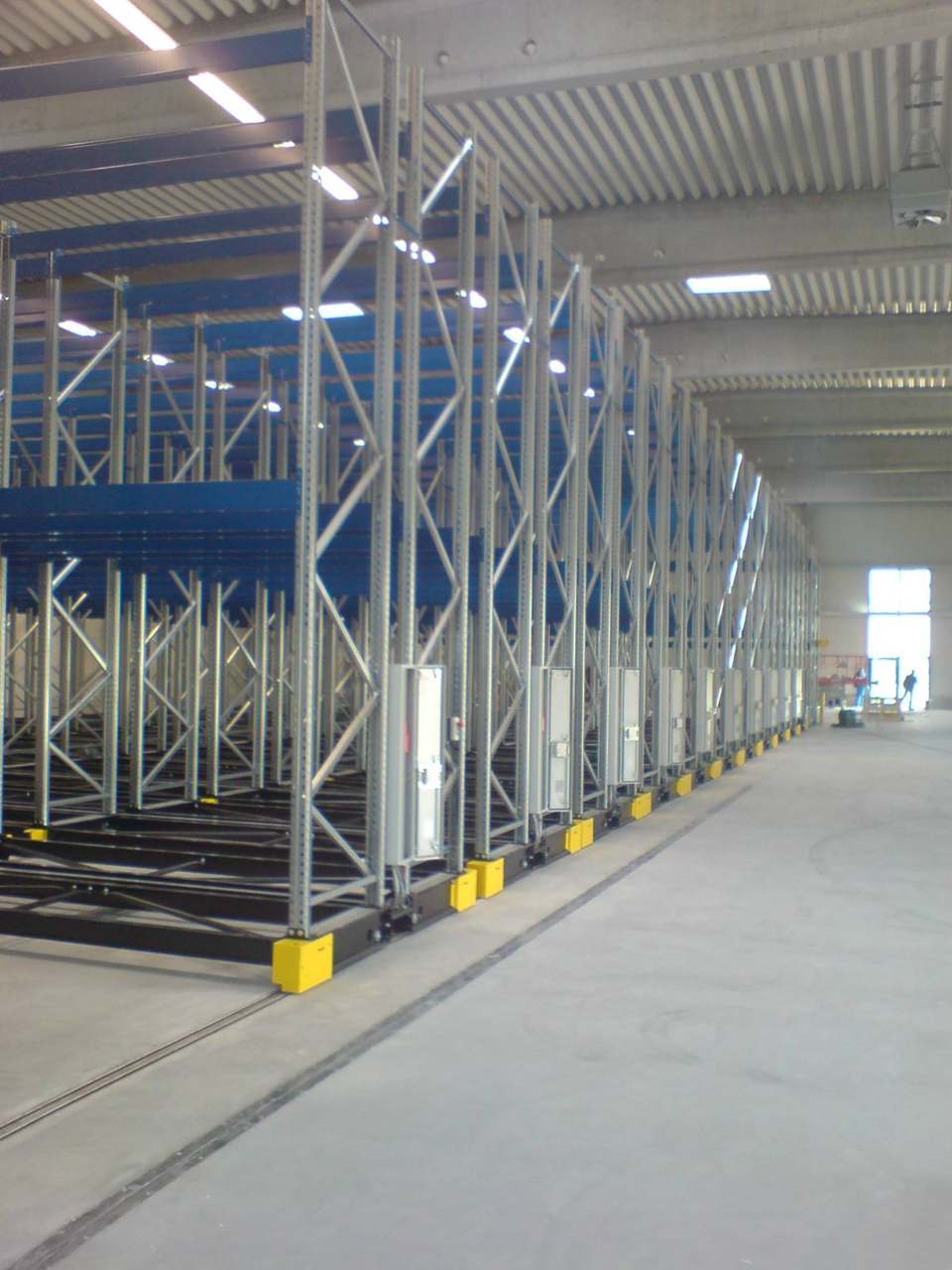Regalanlage in der Kommissionierhalle