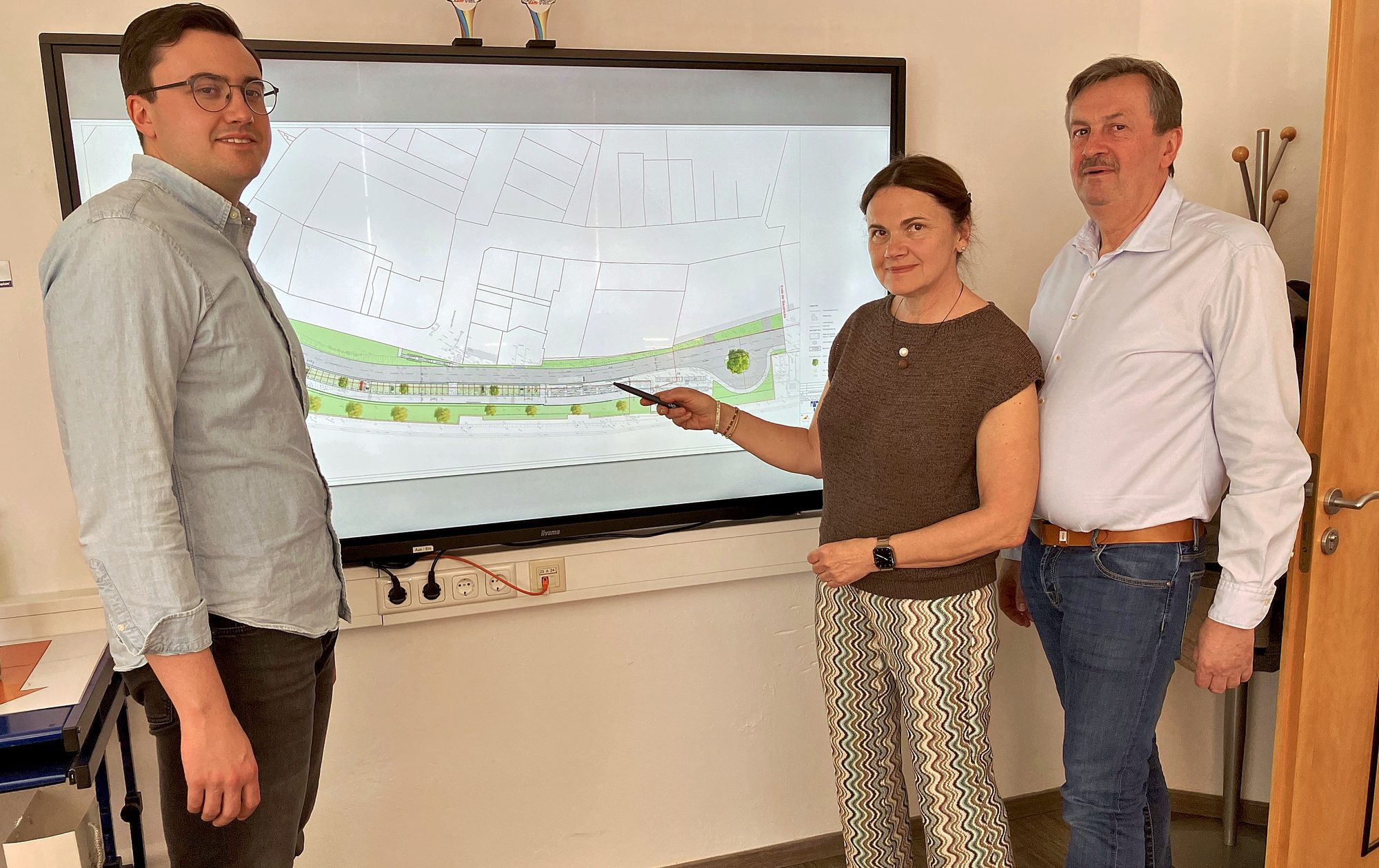 Magnus, Eva und Thomas Müller im Büro von METRON Ingenieure und Architekten